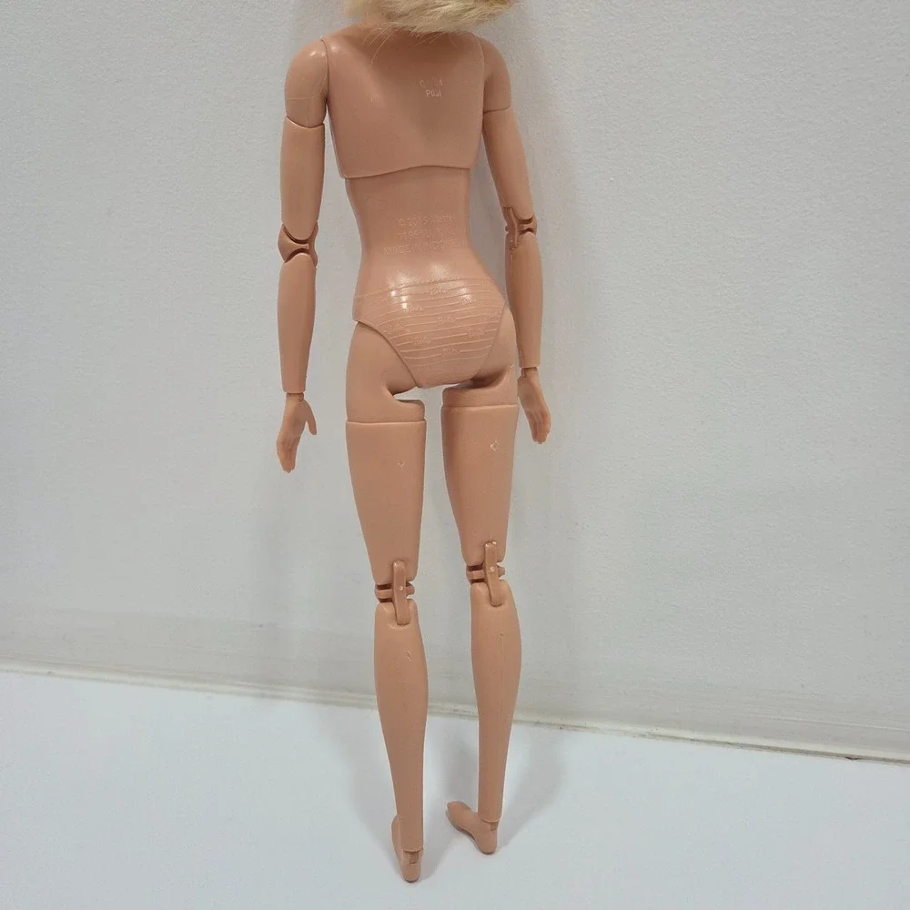 Mattel 2020 Barbie Made to Move Doll Yoga Instructor Articulated Nude GXF04